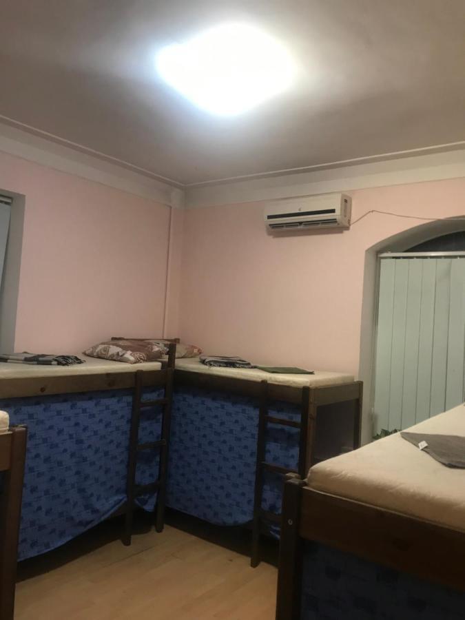 Ararat-Holosiivskyi Hostel Kyiv Exterior photo